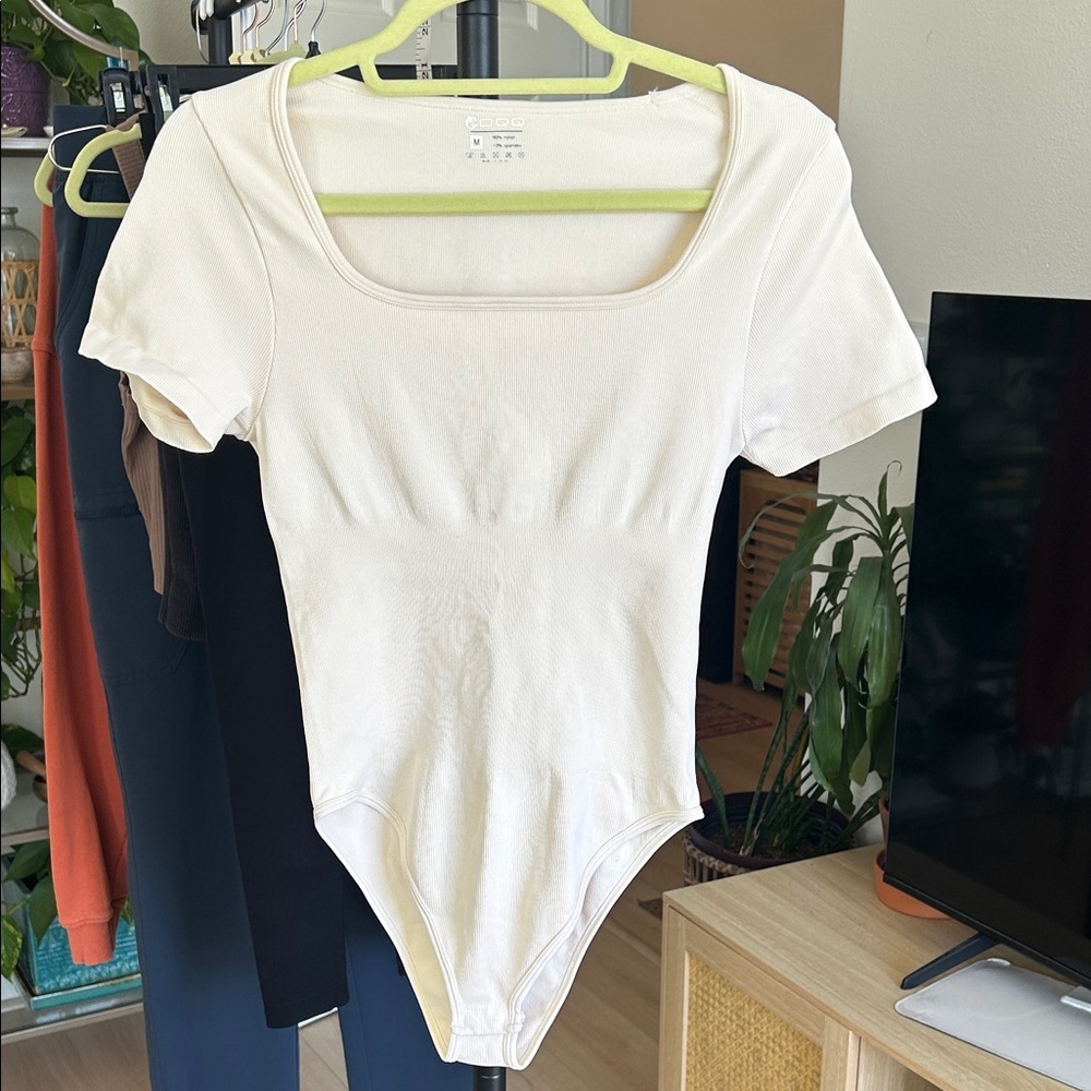 NWOT OQQ Bodysuit. Size Medium. PTP 14”